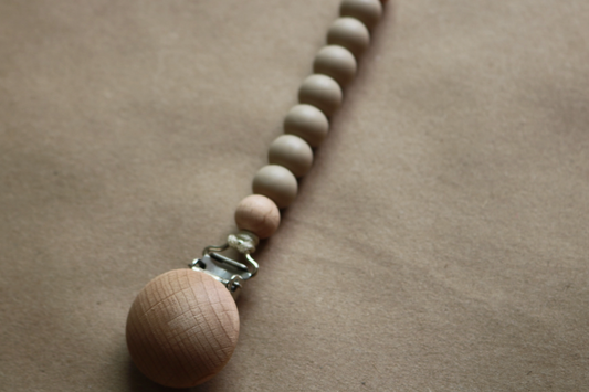 Oatmeal Pacifier Clip (LofP)