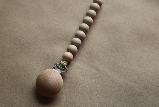 Oatmeal Pacifier Clip (LofP)